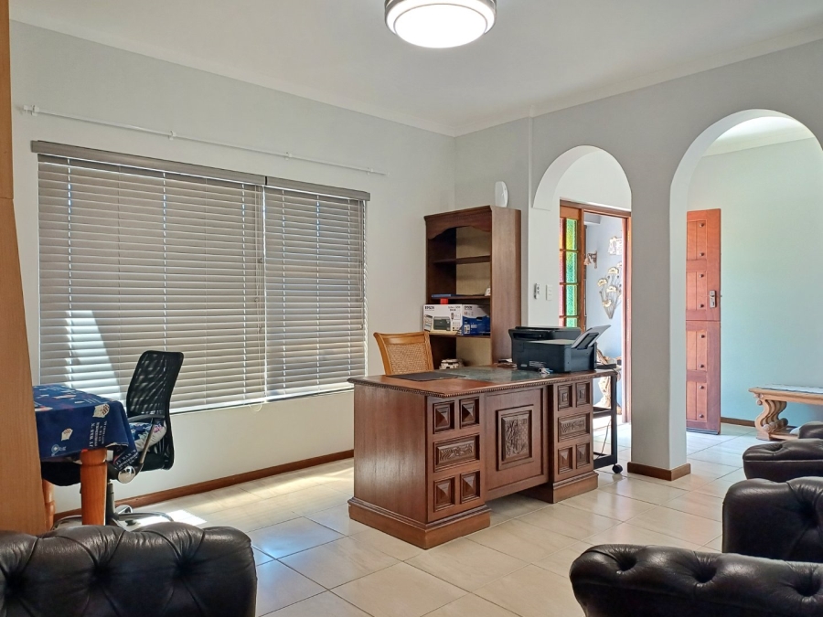 5 Bedroom Property for Sale in Fraaiuitsig Western Cape